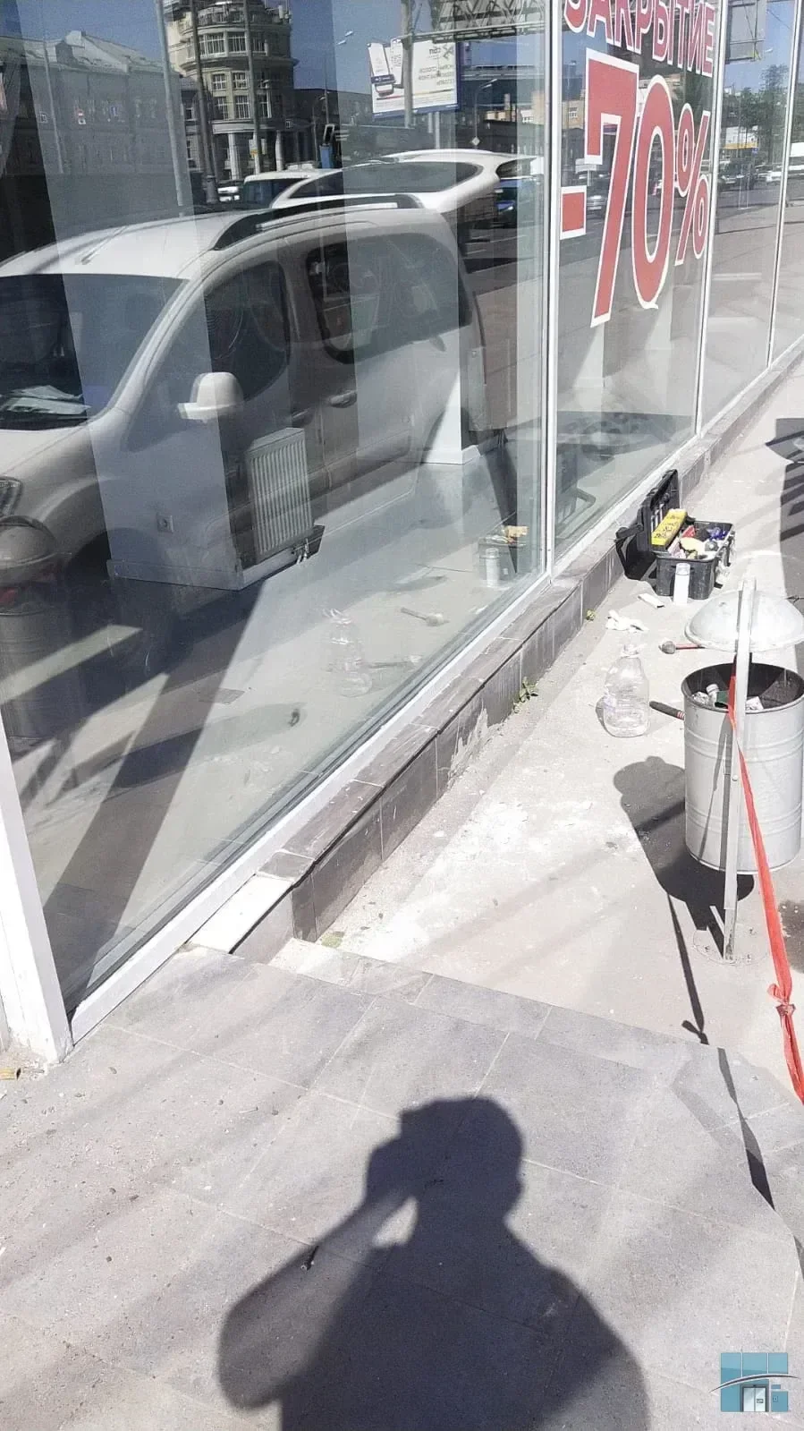 Замена большого витринного стекла — фото