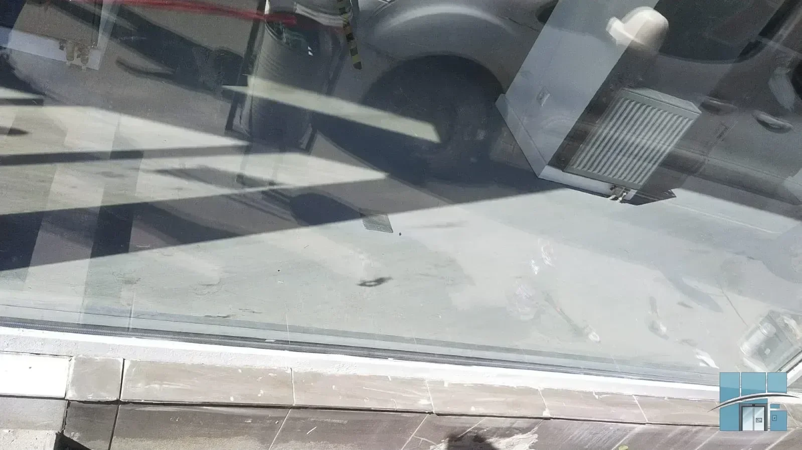 Замена большого витринного стекла — фото