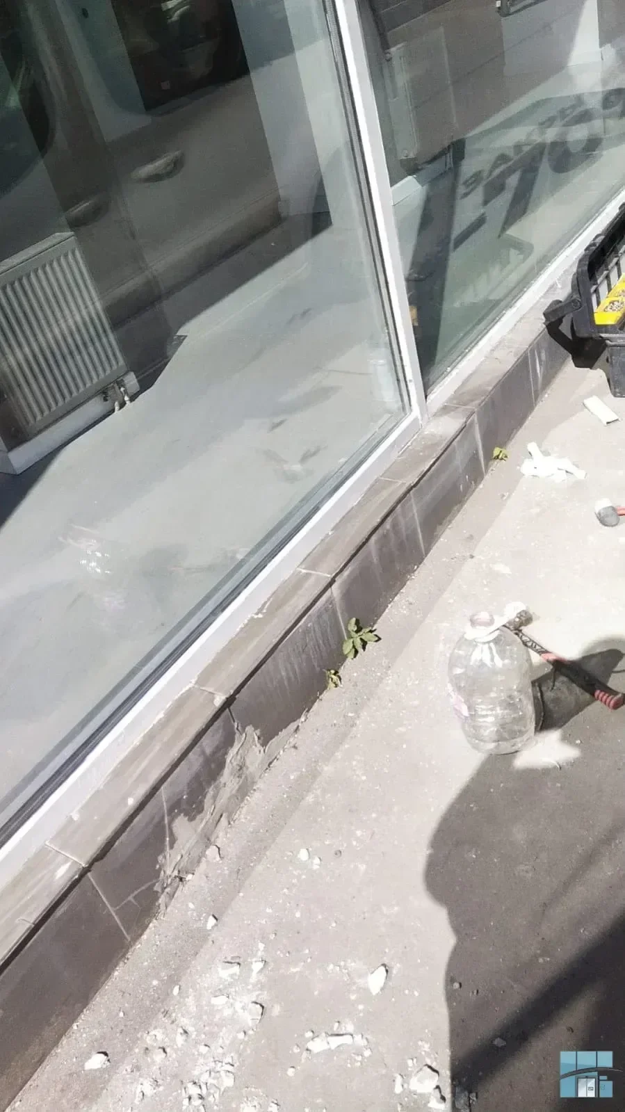 Замена большого витринного стекла — фото